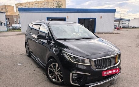 KIA Carnival III, 2018 год, 2 600 000 рублей, 2 фотография