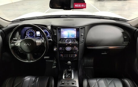 Infiniti QX70, 2013 год, 2 100 000 рублей, 18 фотография