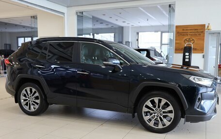 Toyota RAV4, 2019 год, 3 850 000 рублей, 6 фотография