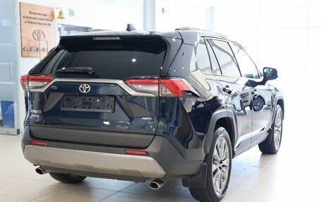 Toyota RAV4, 2019 год, 3 850 000 рублей, 8 фотография