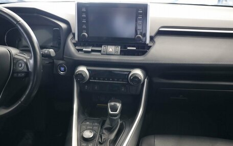 Toyota RAV4, 2019 год, 3 850 000 рублей, 21 фотография