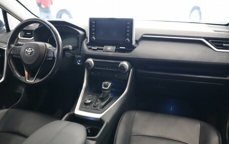 Toyota RAV4, 2019 год, 3 850 000 рублей, 19 фотография