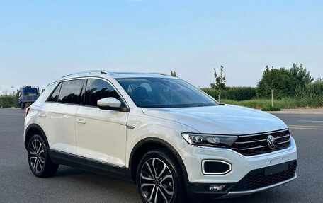 Volkswagen T-Roc I, 2022 год, 1 750 000 рублей, 2 фотография