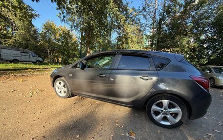 Opel Astra J, 2011 год, 550 000 рублей, 1 фотография