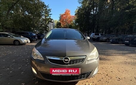 Opel Astra J, 2011 год, 550 000 рублей, 2 фотография