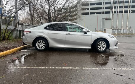 Toyota Camry, 2021 год, 2 350 000 рублей, 1 фотография