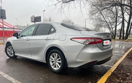 Toyota Camry, 2021 год, 2 350 000 рублей, 8 фотография