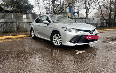 Toyota Camry, 2021 год, 2 350 000 рублей, 9 фотография