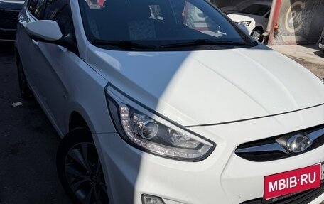 Hyundai Solaris II рестайлинг, 2013 год, 820 000 рублей, 2 фотография