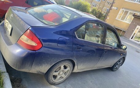Toyota Prius IV XW50, 2001 год, 230 000 рублей, 4 фотография