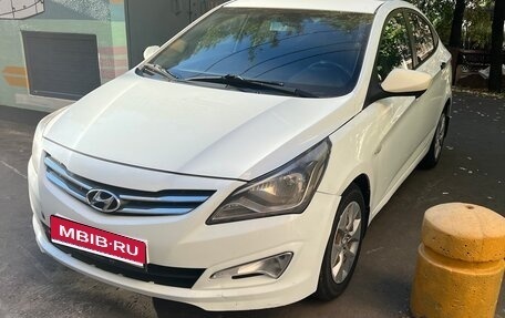 Hyundai Solaris II рестайлинг, 2015 год, 640 000 рублей, 1 фотография
