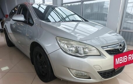 Opel Astra J, 2010 год, 439 000 рублей, 3 фотография