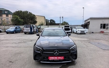 Mercedes-Benz E-Класс, 2021 год, 2 400 000 рублей, 1 фотография