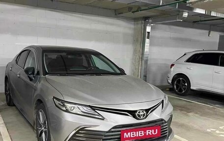 Toyota Camry, 2022 год, 3 500 000 рублей, 2 фотография