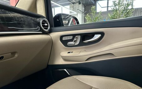 Mercedes-Benz V-Класс, 2019 год, 4 200 000 рублей, 18 фотография