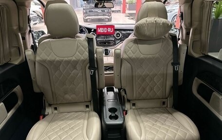 Mercedes-Benz V-Класс, 2019 год, 4 200 000 рублей, 30 фотография