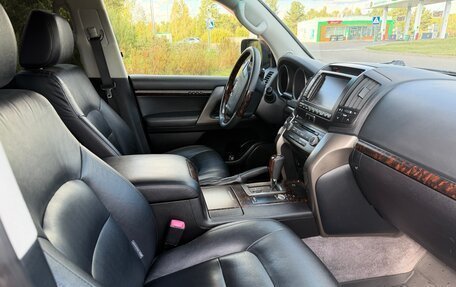 Toyota Land Cruiser 200, 2011 год, 2 850 000 рублей, 16 фотография