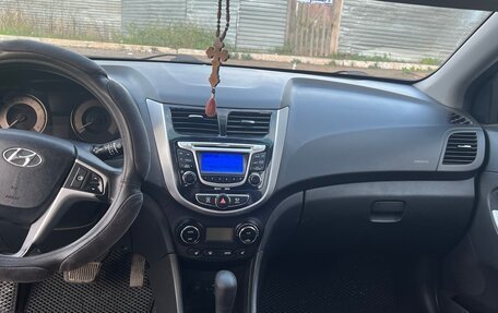 Hyundai Solaris II рестайлинг, 2011 год, 520 000 рублей, 3 фотография