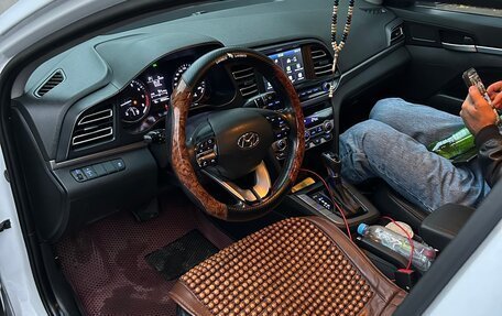 Hyundai Elantra VI рестайлинг, 2019 год, 999 999 рублей, 4 фотография