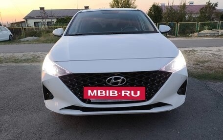 Hyundai Solaris II рестайлинг, 2021 год, 1 536 000 рублей, 2 фотография