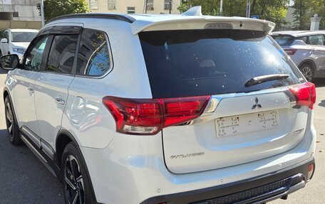 Mitsubishi Outlander III рестайлинг 3, 2020 год, 3 900 000 рублей, 3 фотография