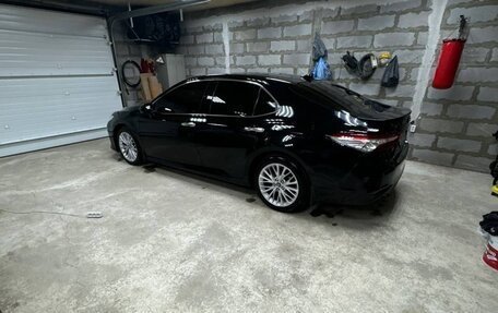 Toyota Camry, 2018 год, 2 850 000 рублей, 1 фотография