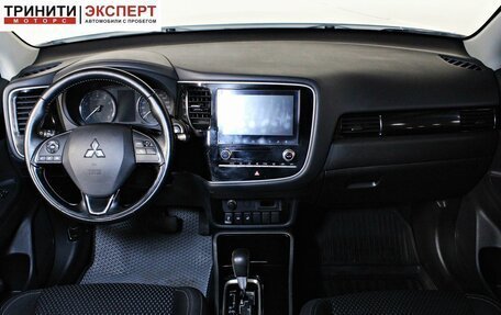 Mitsubishi Outlander III рестайлинг 3, 2021 год, 2 397 000 рублей, 12 фотография