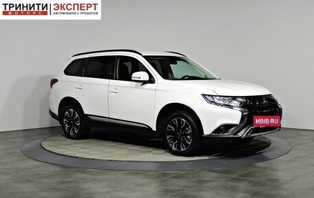Mitsubishi Outlander III рестайлинг 3, 2021 год, 2 397 000 рублей, 3 фотография
