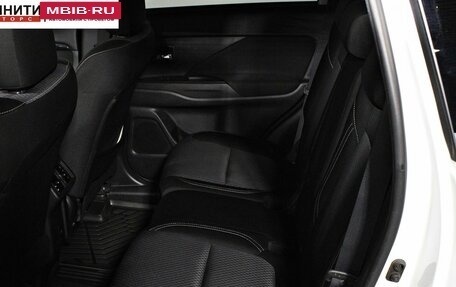 Mitsubishi Outlander III рестайлинг 3, 2021 год, 2 397 000 рублей, 16 фотография