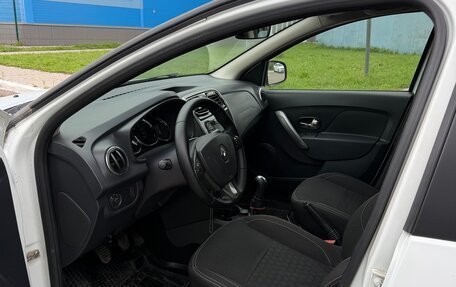 Renault Logan II, 2017 год, 950 000 рублей, 6 фотография