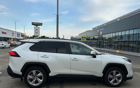 Toyota RAV4, 2019 год, 3 300 000 рублей, 10 фотография
