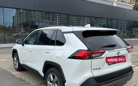 Toyota RAV4, 2019 год, 3 300 000 рублей, 7 фотография