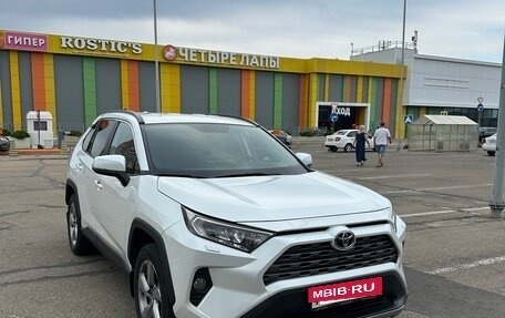 Toyota RAV4, 2019 год, 3 300 000 рублей, 2 фотография