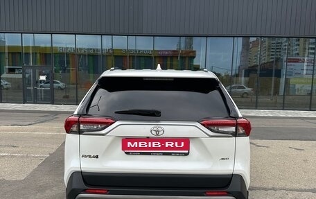 Toyota RAV4, 2019 год, 3 300 000 рублей, 6 фотография