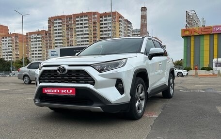 Toyota RAV4, 2019 год, 3 300 000 рублей, 4 фотография