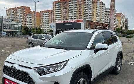 Toyota RAV4, 2019 год, 3 300 000 рублей, 5 фотография