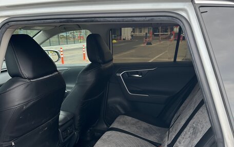 Toyota RAV4, 2019 год, 3 300 000 рублей, 13 фотография