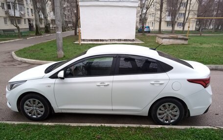 Hyundai Solaris II рестайлинг, 2018 год, 1 100 000 рублей, 3 фотография
