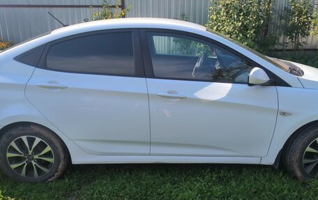 Hyundai Solaris II рестайлинг, 2016 год, 1 050 000 рублей, 3 фотография