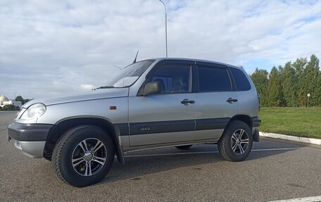 Chevrolet Niva I рестайлинг, 2003 год, 310 000 рублей, 2 фотография