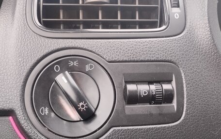 Volkswagen Polo VI (EU Market), 2011 год, 305 000 рублей, 21 фотография