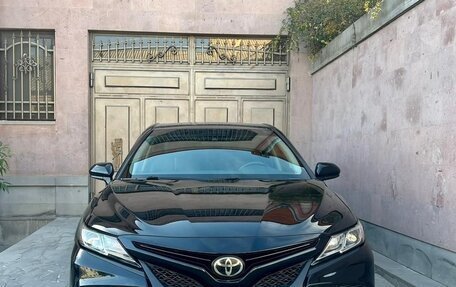 Toyota Camry, 2018 год, 1 750 000 рублей, 1 фотография