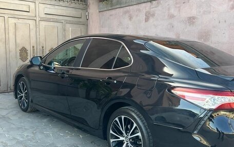 Toyota Camry, 2018 год, 1 750 000 рублей, 4 фотография