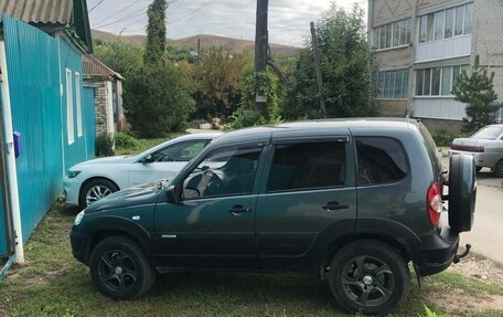 Chevrolet Niva I рестайлинг, 2015 год, 600 000 рублей, 2 фотография