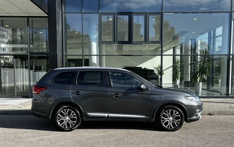 Mitsubishi Outlander III рестайлинг 3, 2015 год, 1 940 000 рублей, 4 фотография