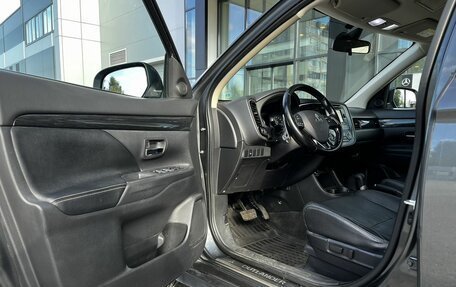 Mitsubishi Outlander III рестайлинг 3, 2015 год, 1 940 000 рублей, 14 фотография