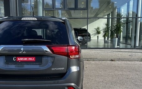 Mitsubishi Outlander III рестайлинг 3, 2015 год, 1 940 000 рублей, 10 фотография