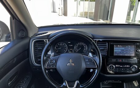 Mitsubishi Outlander III рестайлинг 3, 2015 год, 1 940 000 рублей, 19 фотография