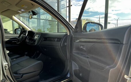 Mitsubishi Outlander III рестайлинг 3, 2015 год, 1 940 000 рублей, 26 фотография