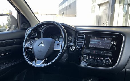 Mitsubishi Outlander III рестайлинг 3, 2015 год, 1 940 000 рублей, 25 фотография